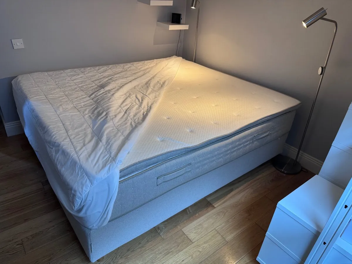 Super king bed, includes base, mattress and topper - Image 1