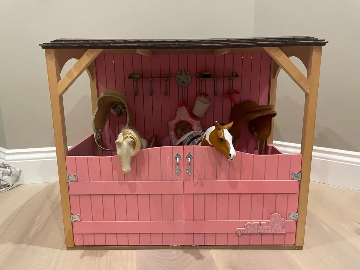 Our Generation stable and horse trailer - Image 2
