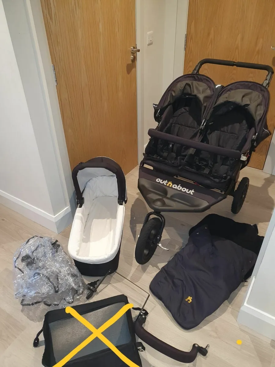 Out N about with carrycot, footmuff - Image 3