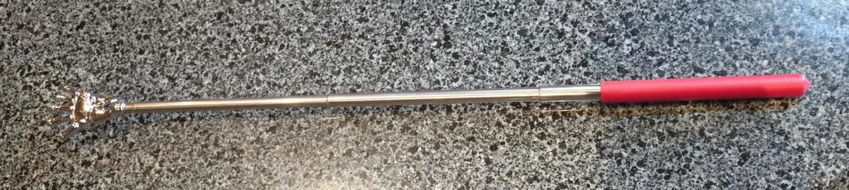 SKELETON HAND TELESCOPIC BACK SCRATCHER (NEW). - Image 4