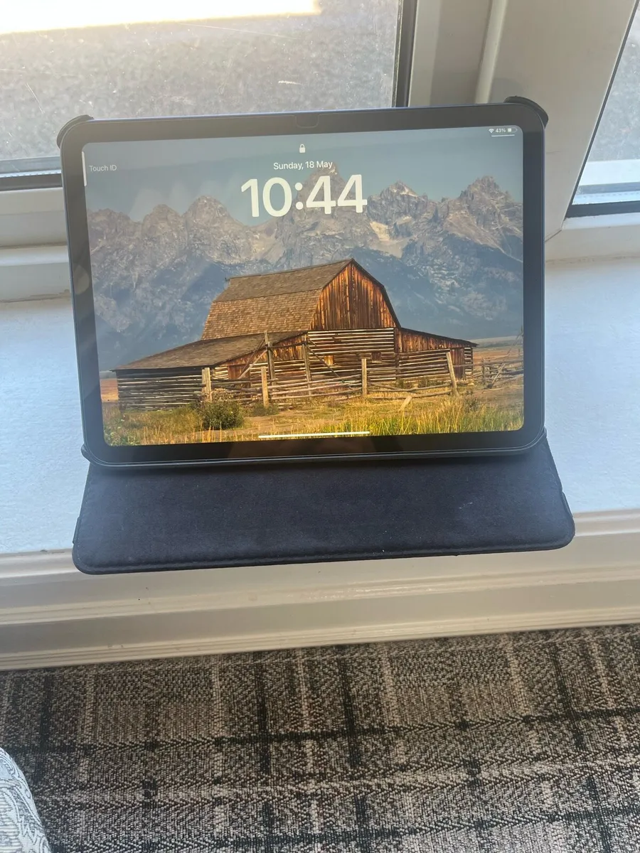 iPad 10 - Image 1