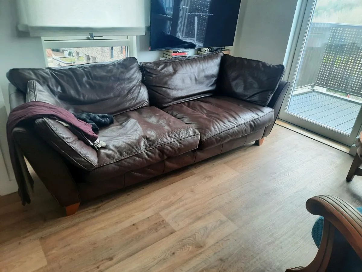 Leather couch - Image 4