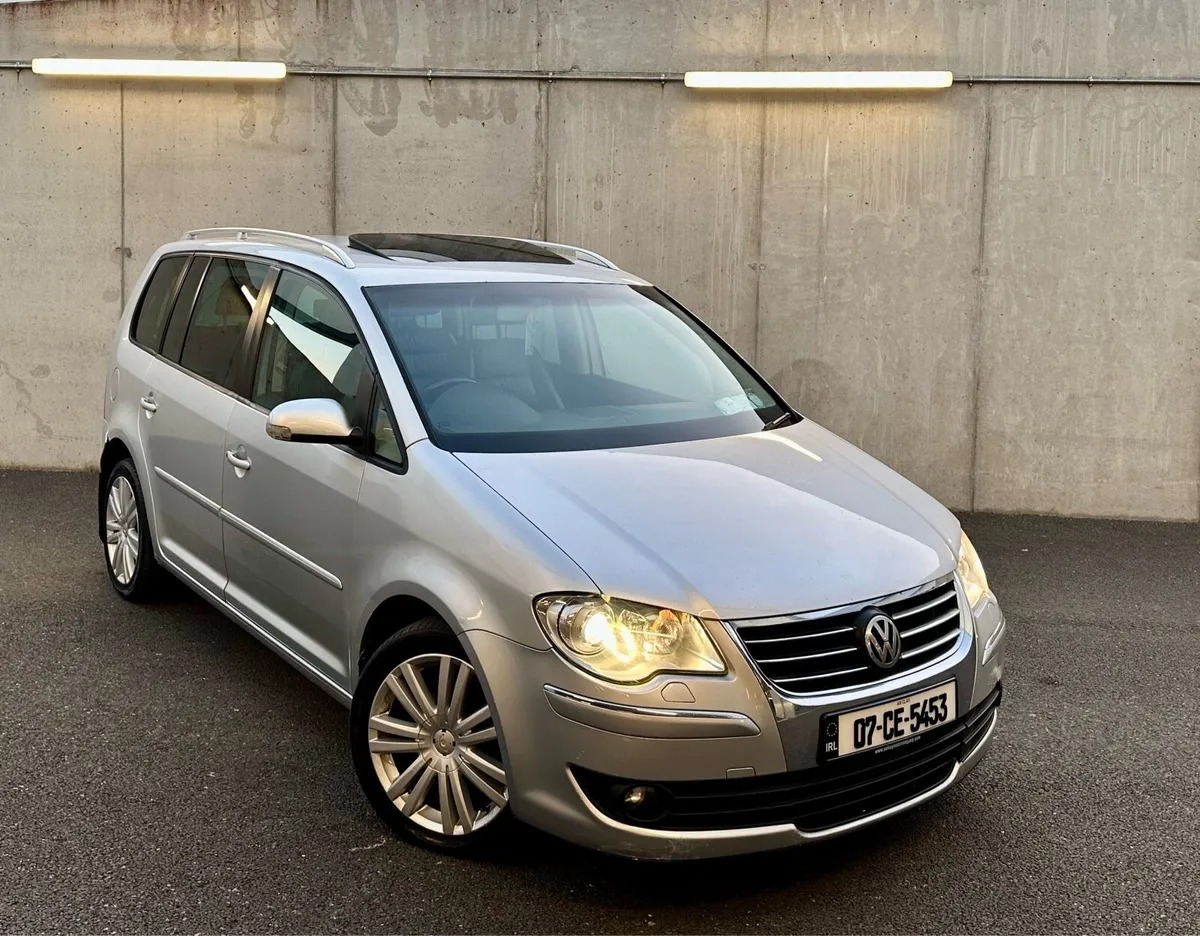 Automatic Volkswagen Touran 1.9 TDi Highline DSG - Image 1