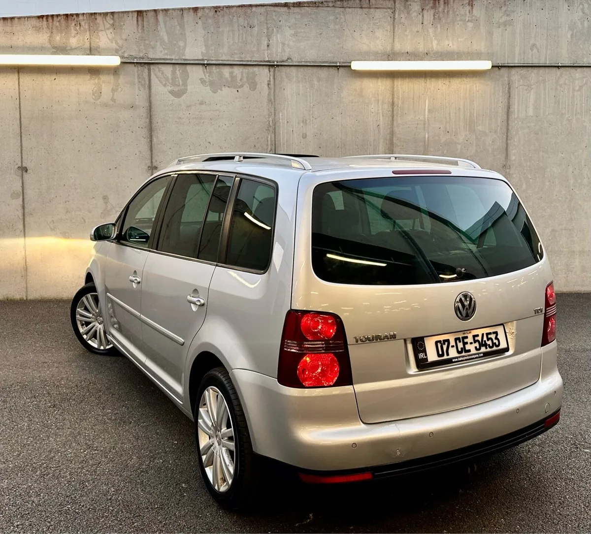 Automatic Volkswagen Touran 1.9 TDi Highline DSG - Image 3