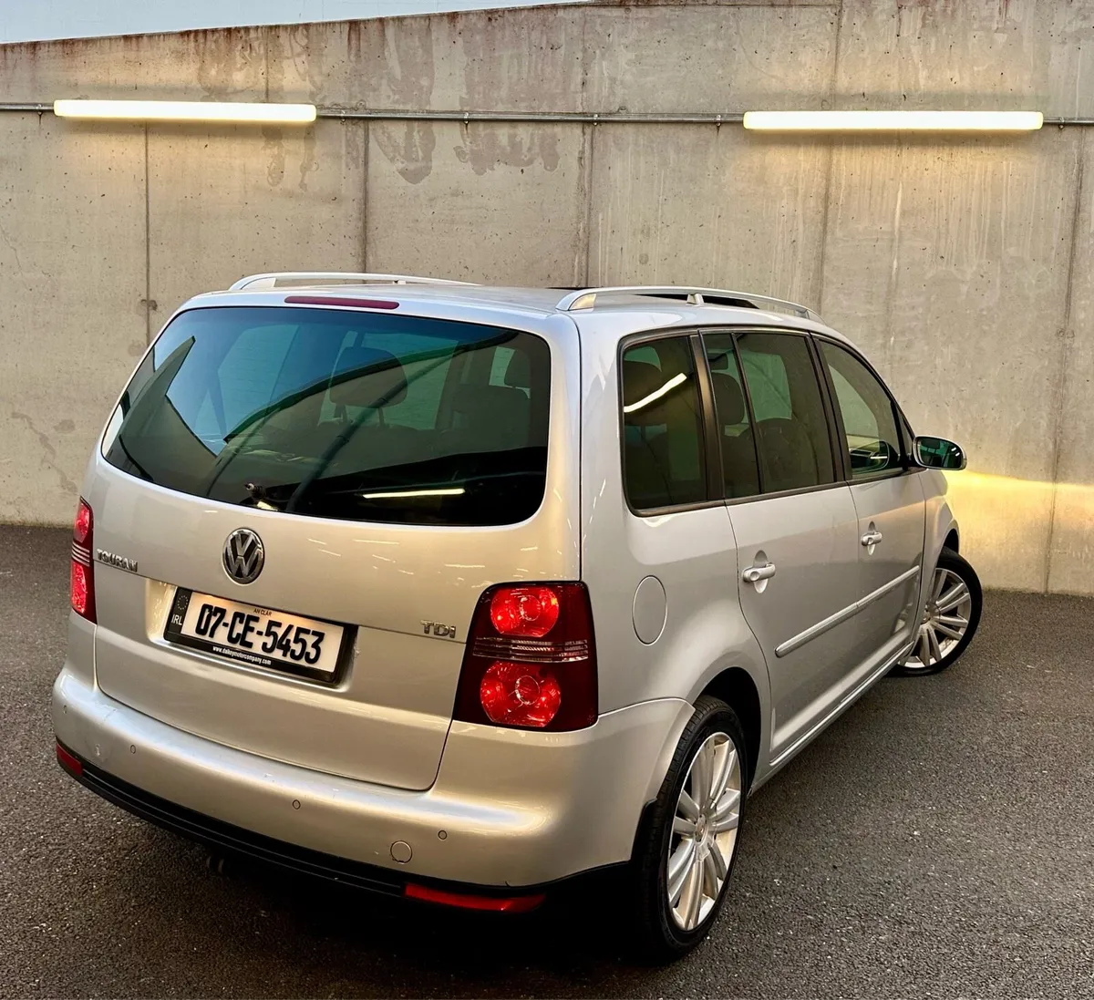 Automatic Volkswagen Touran 1.9 TDi Highline DSG - Image 4