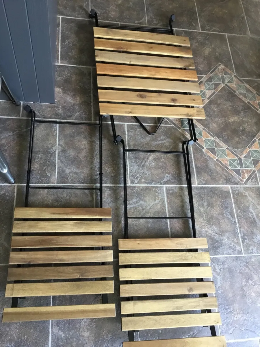 Outdoor dining set - Image 1