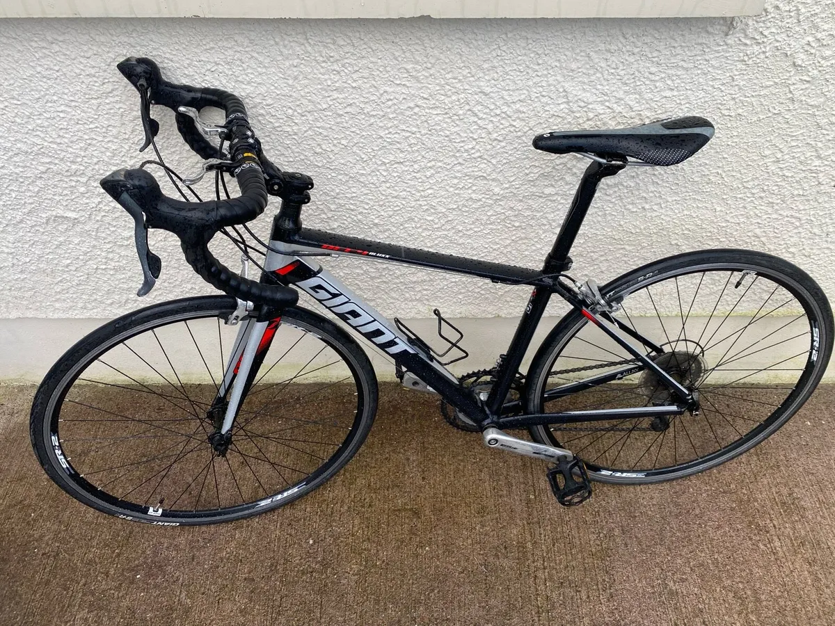 Like new Giant Defy5 700x25c wheels 16 - Image 4