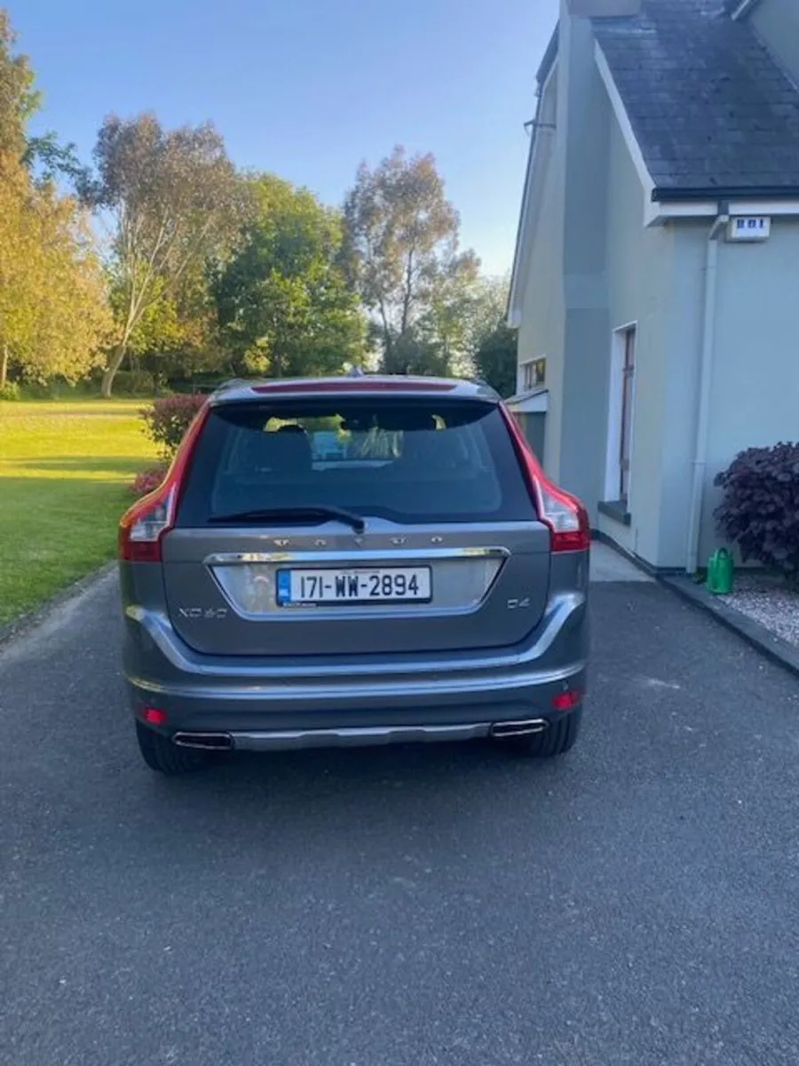 Volvo XC60 2017 - Image 2