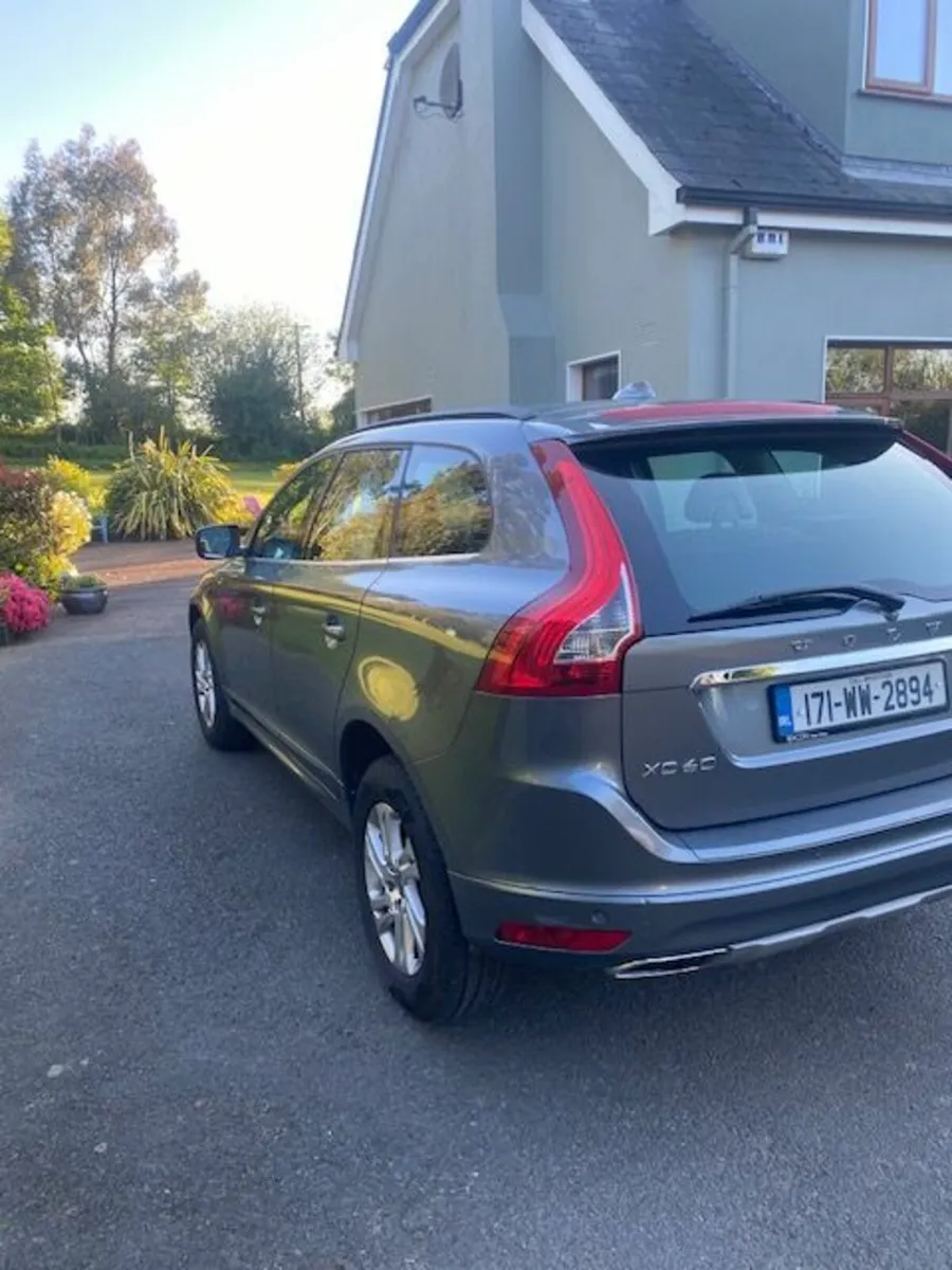 Volvo XC60 2017 - Image 4