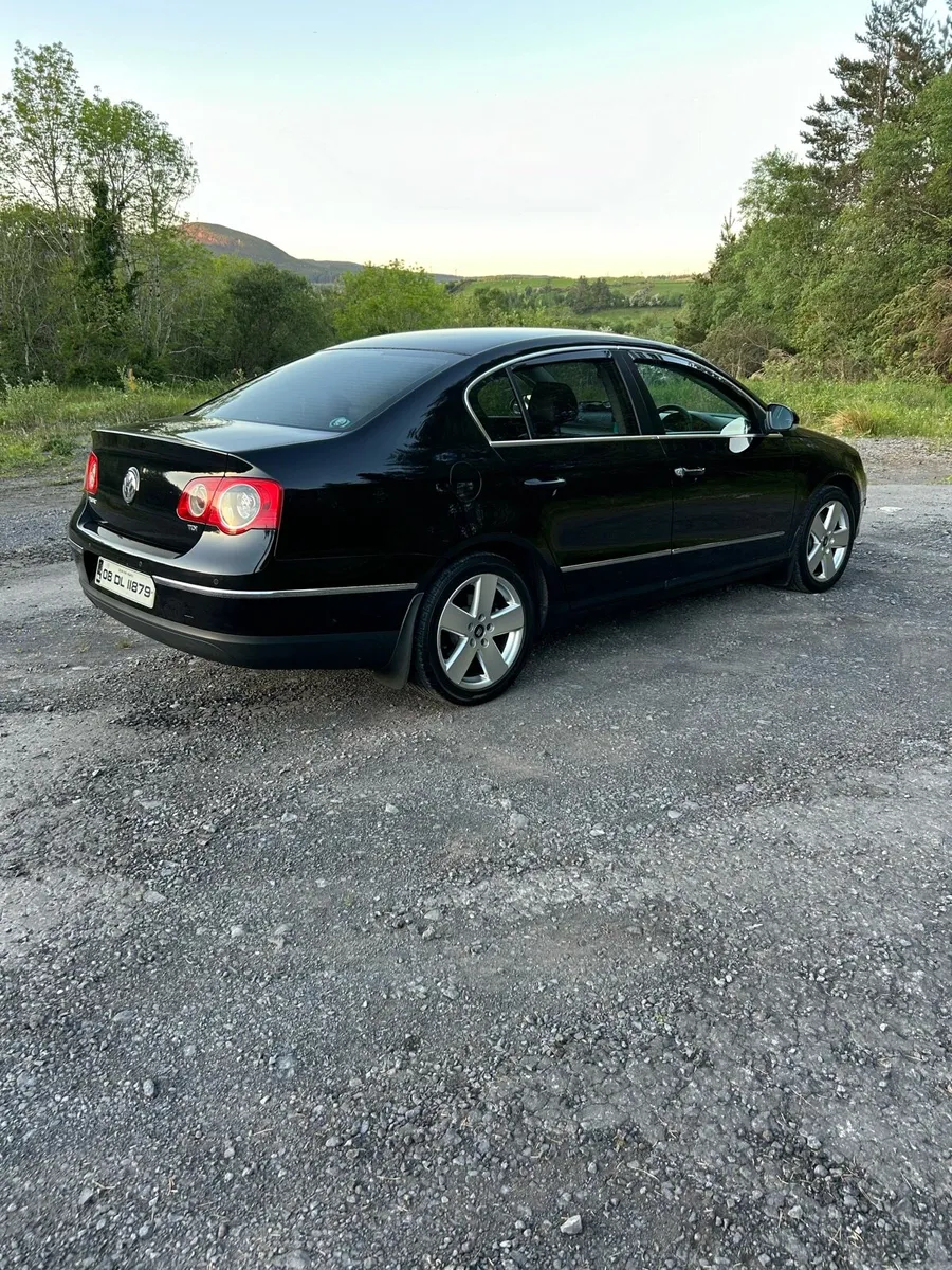 Volkswagen Passat - Image 2