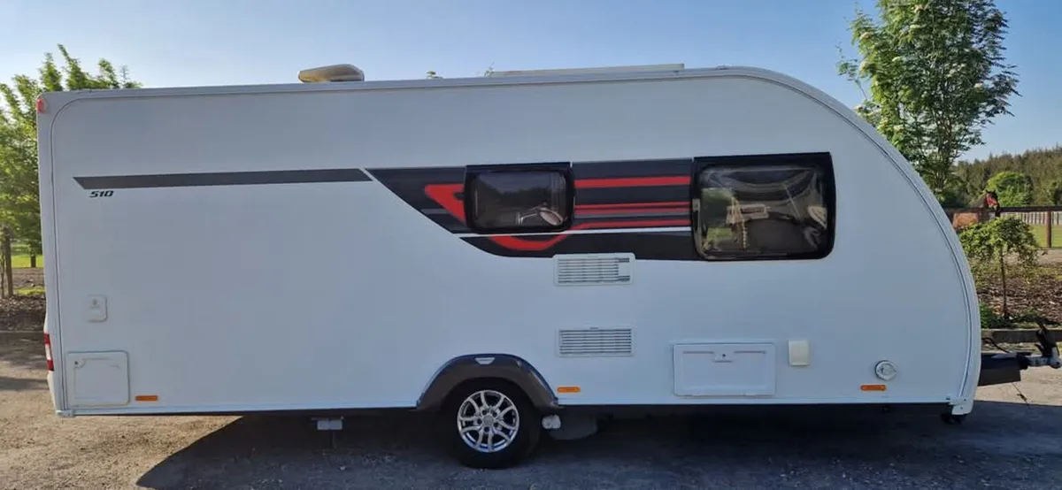 Swift Sterling Eccles Fixed Bed Caravan - Image 4