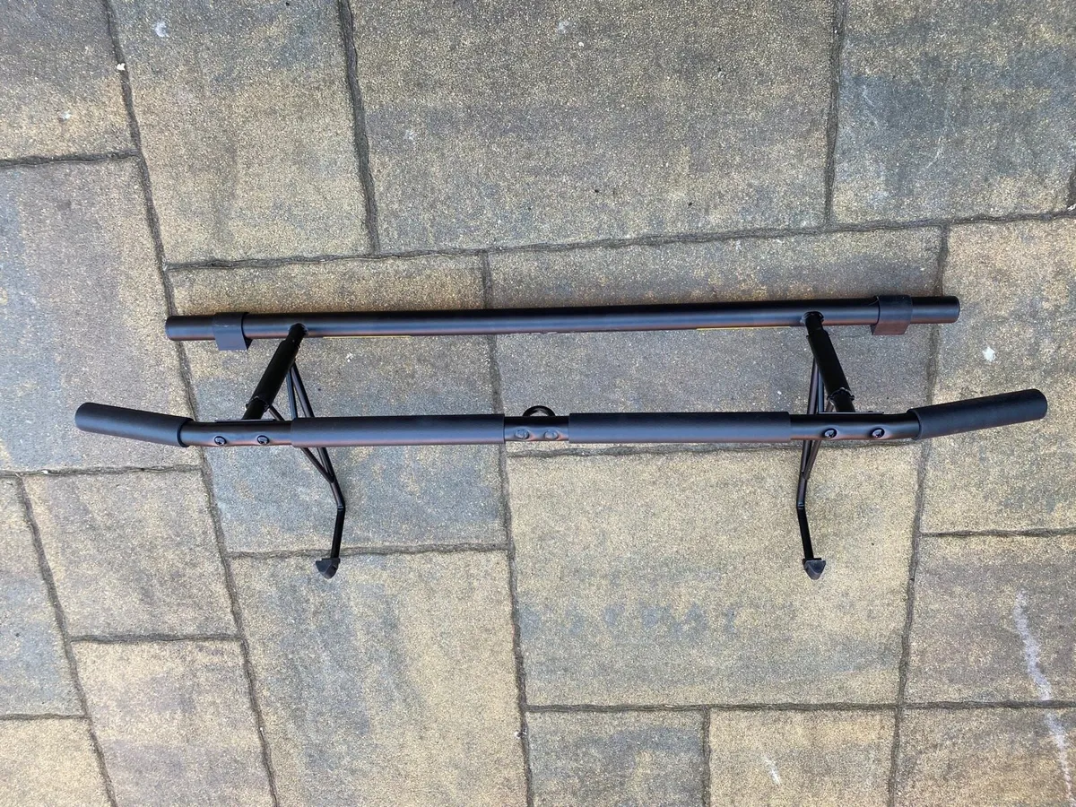 Pull up bar - Image 1