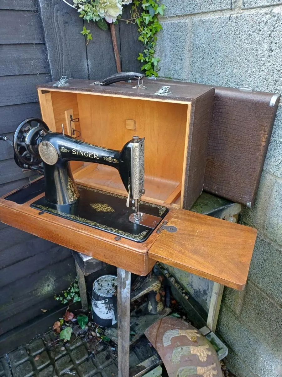 1930 Singer Handcrank Sewing Machine - Image 2