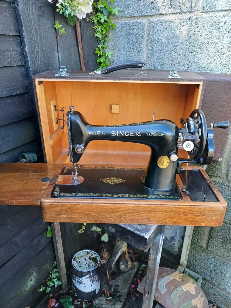 1930 Singer Handcrank Sewing Machine - Image 3