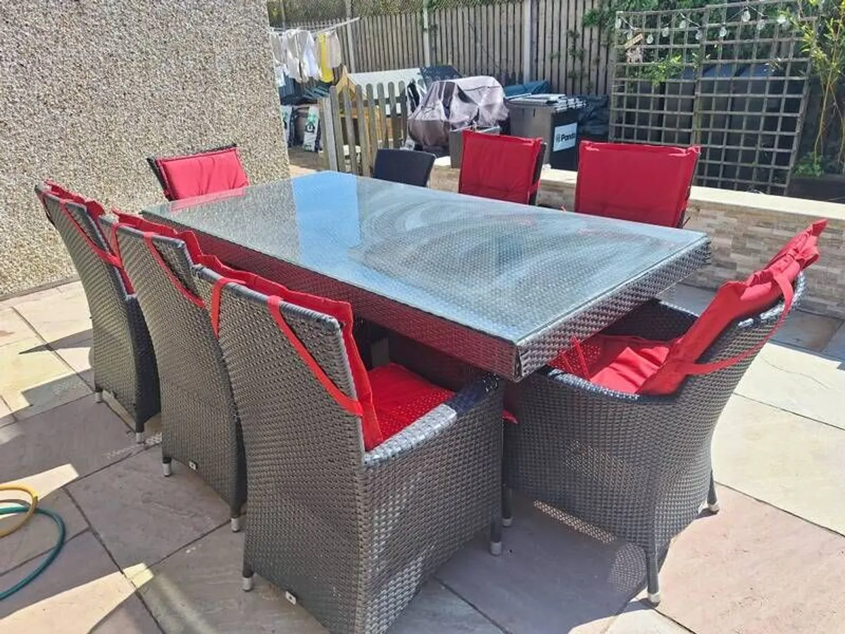 Rattan table and 8 chairs - Image 2