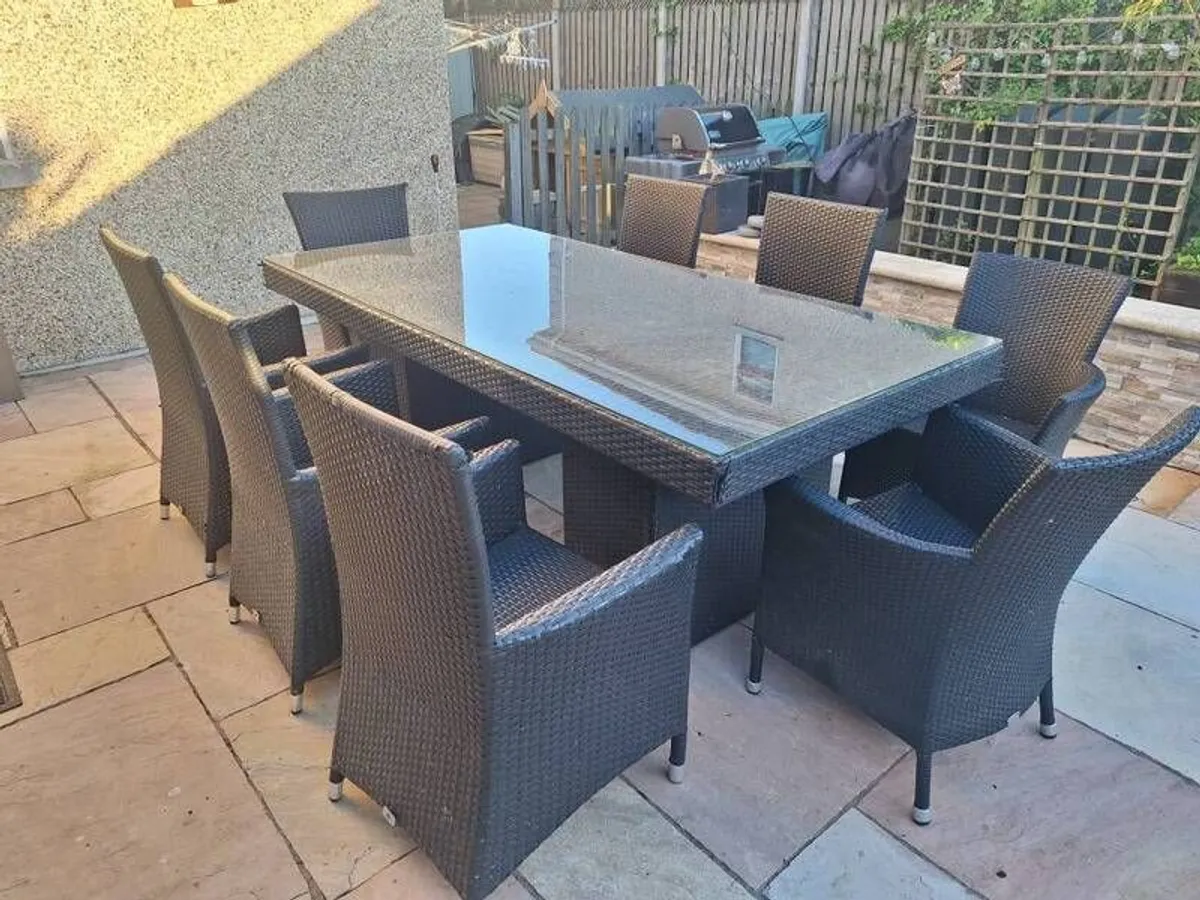 Rattan table and 8 chairs - Image 4
