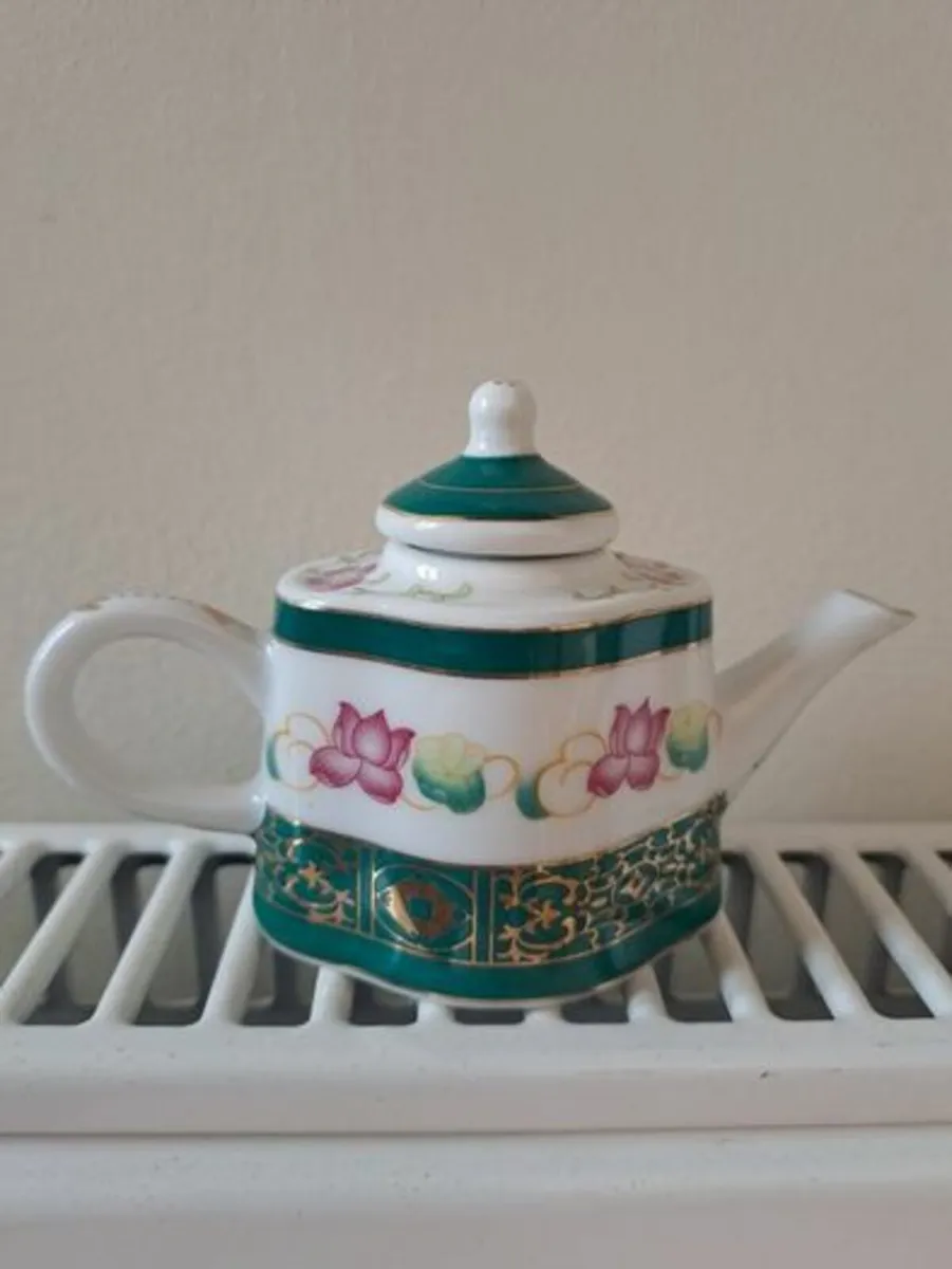 5 vintage miniature teapots - Image 2