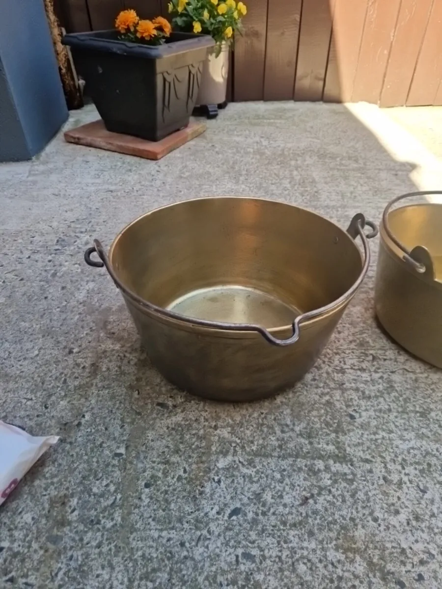 Vintage brass cooking pots x2 - Image 3