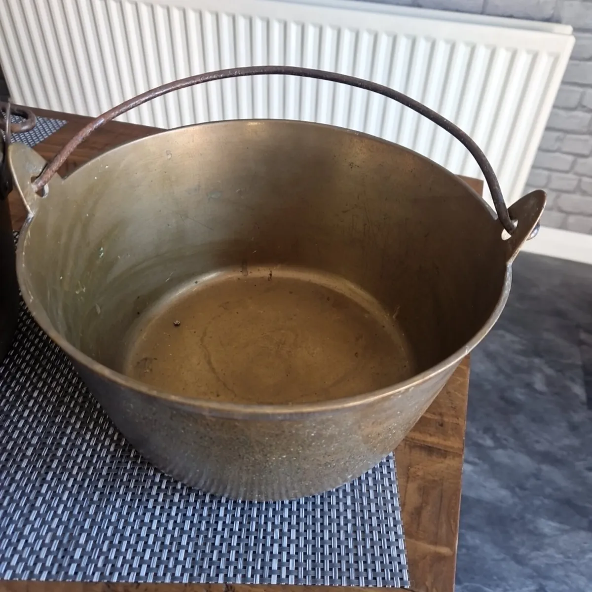 Vintage brass cooking pots x2 - Image 4