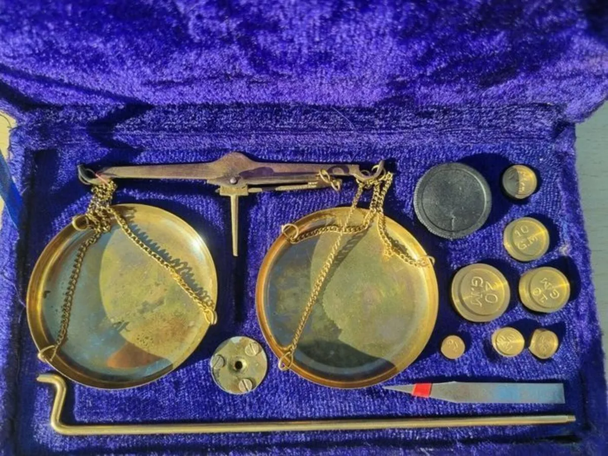 Vintage Brass jewelry Weight Scale - Image 2
