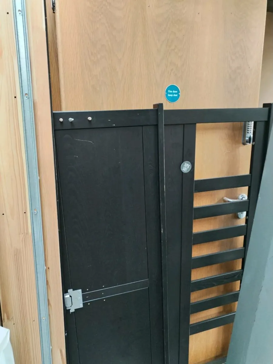 Bed frame - Image 1