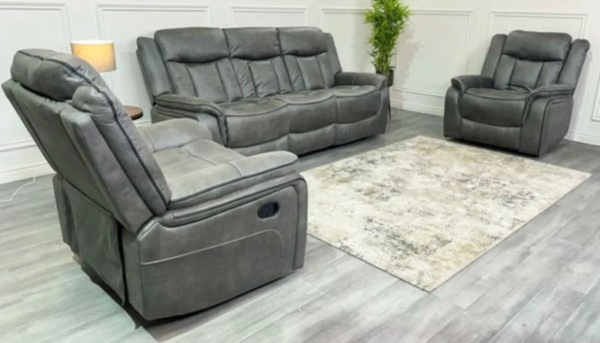New all recliner sofas on sale - Image 1