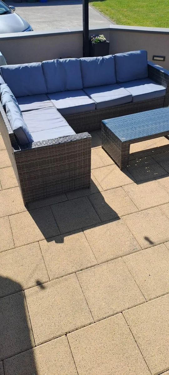 Outdoor furniture - Image 3