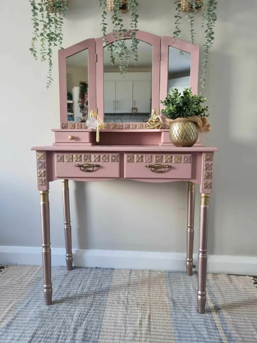 Dressing table - Image 1