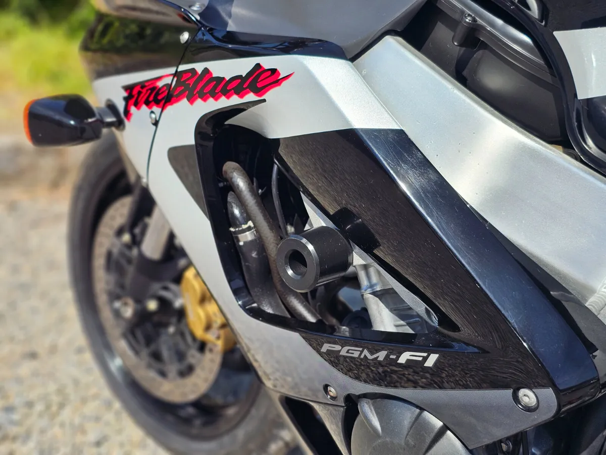 2000 Honda 929RR FIREBLADE ORIGINAL EXAMPLE - Image 3