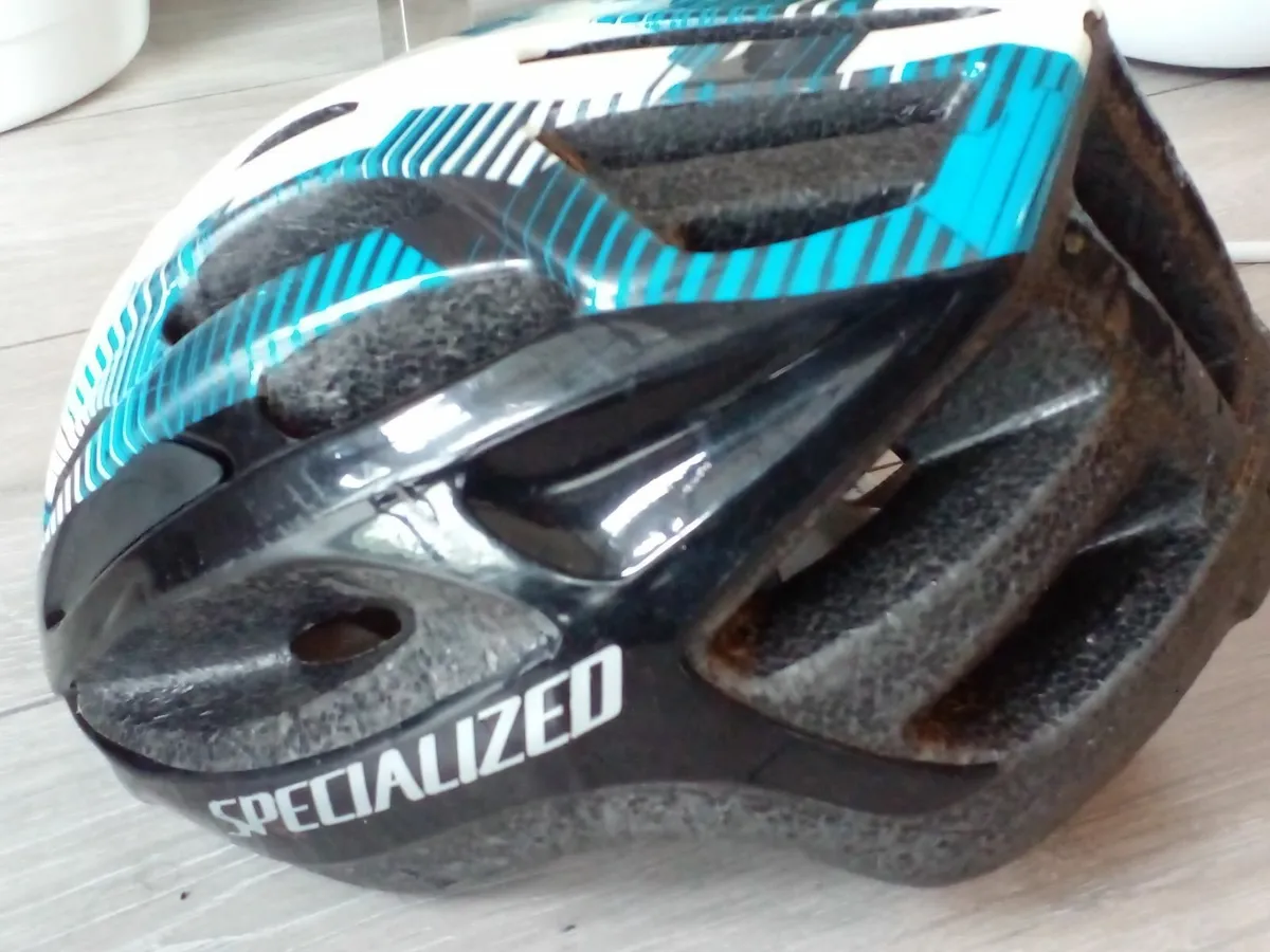 Cycling helmet - Image 1