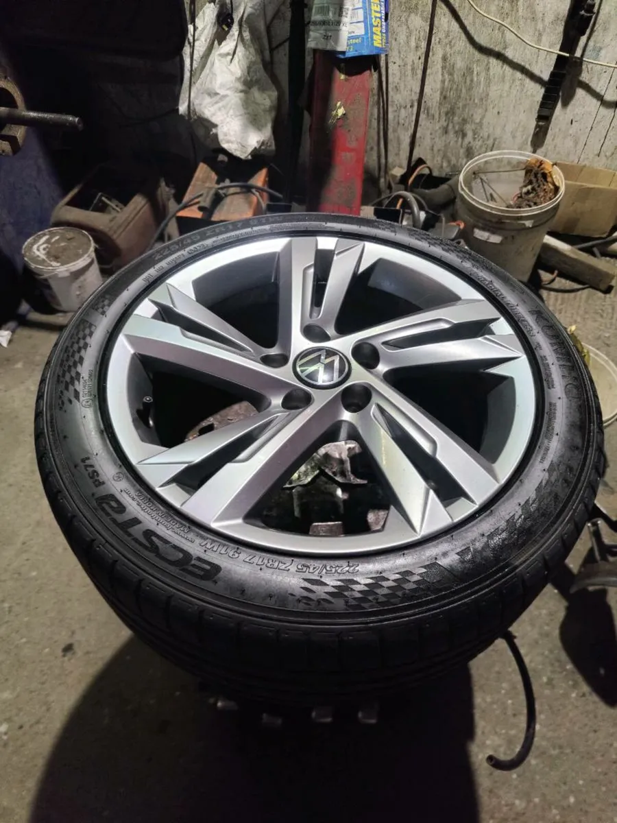 VW 17' OEM VALENCIA MK8 GTI ALLOYS - Image 3