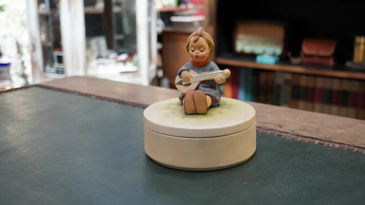 Goebel Hummel Figurine - Serenade - Image 1