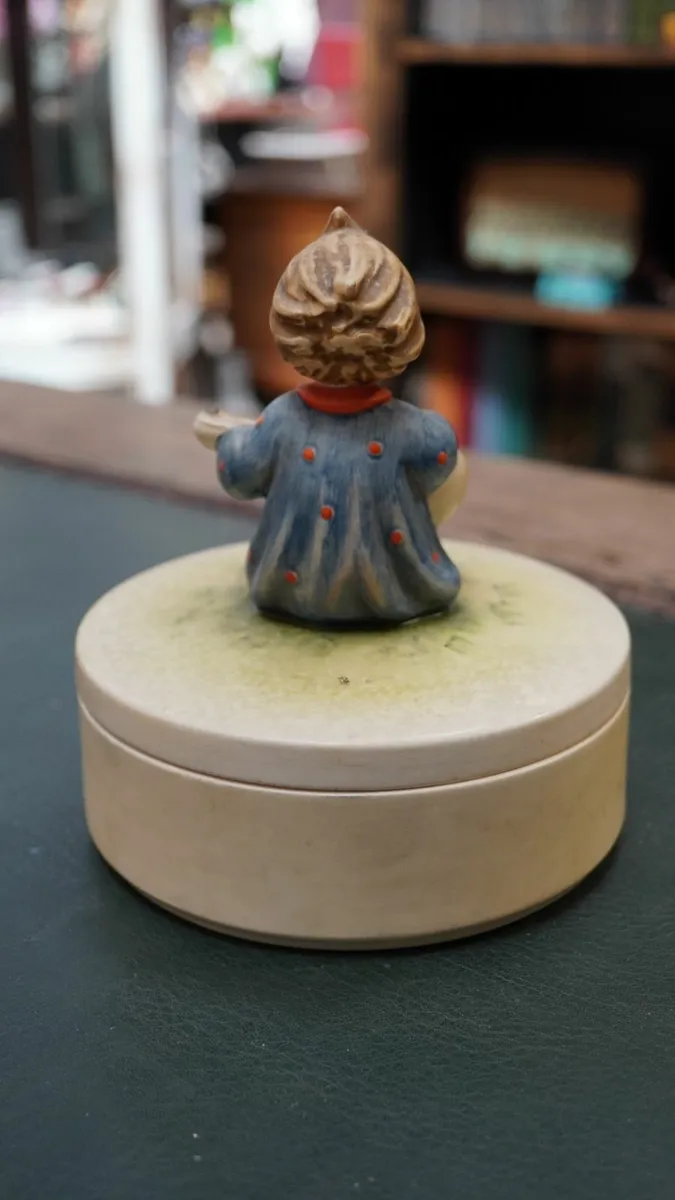 Goebel Hummel Figurine - Serenade - Image 3