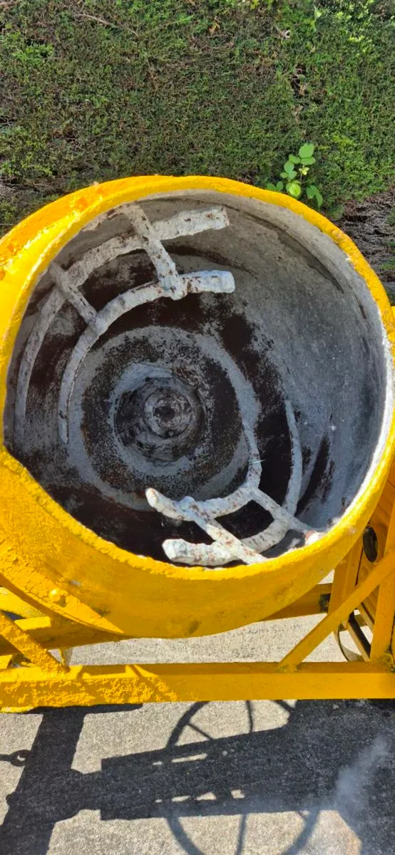 Diesel cement mixer 1966 - Image 3