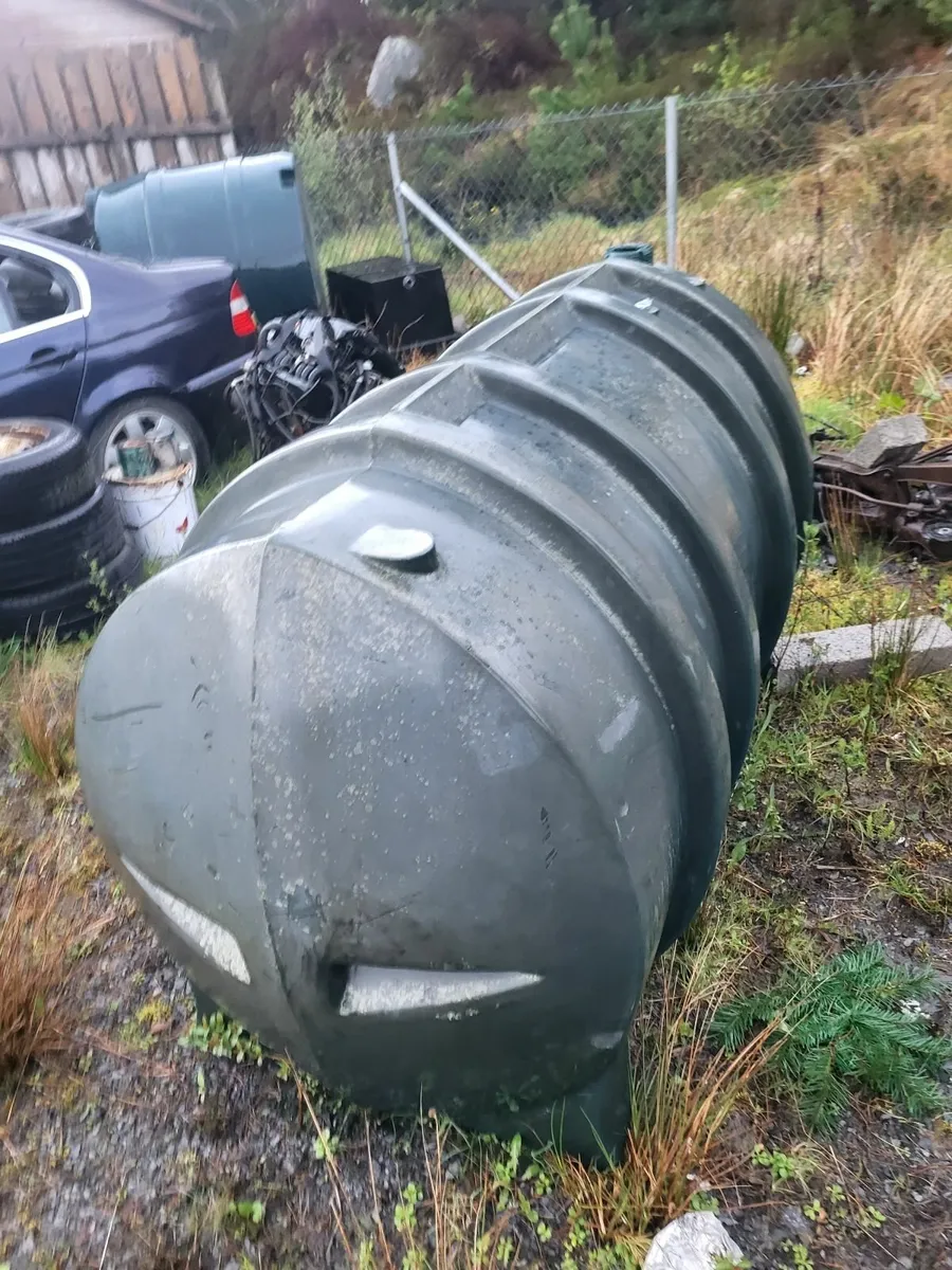 Oil tanks - Image 1