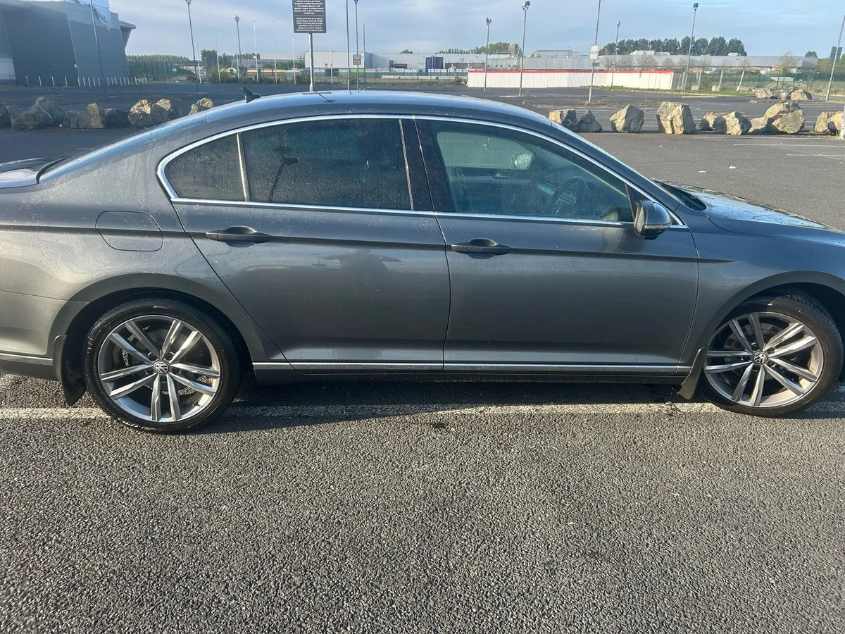 Volkswagen Passat automatic - Image 2