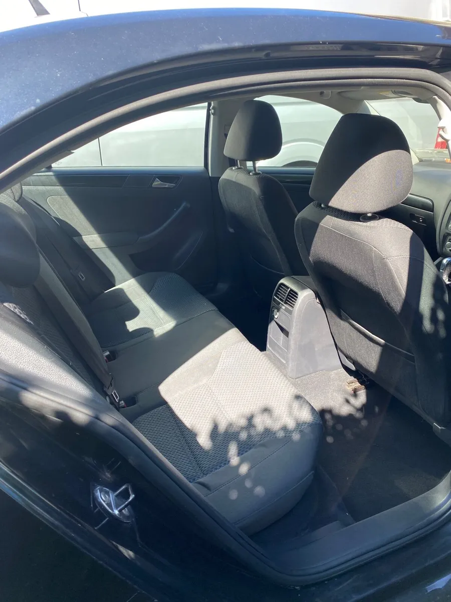 Volkswagen Jetta 2012 - Image 3