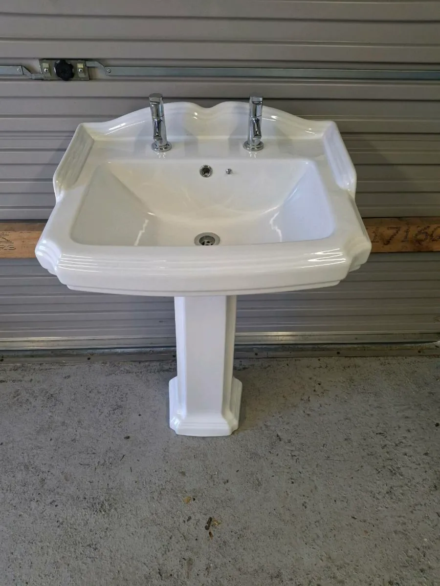 Bathroom sink . - Image 1