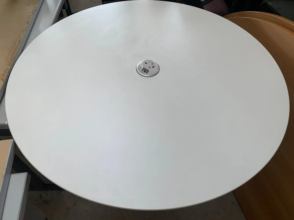 OE Table Charging Points - Image 1