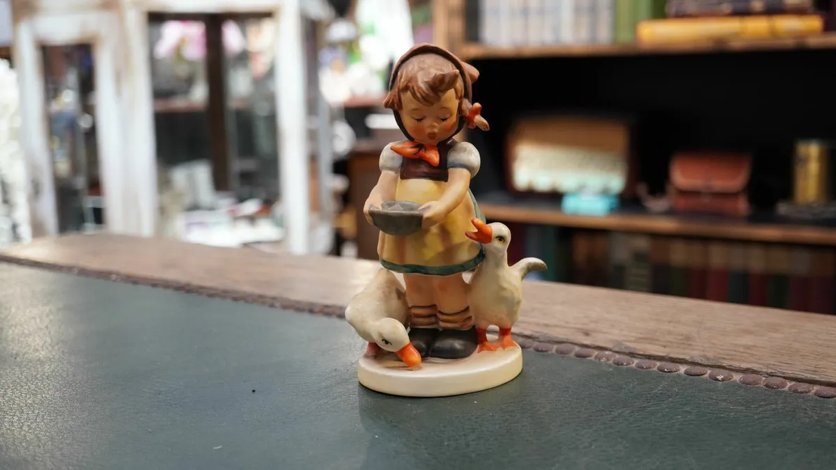 Goebel Hummel Figurine - Be Patient - Image 1