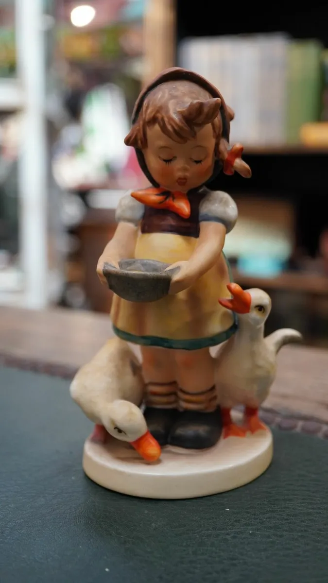 Goebel Hummel Figurine - Be Patient - Image 2