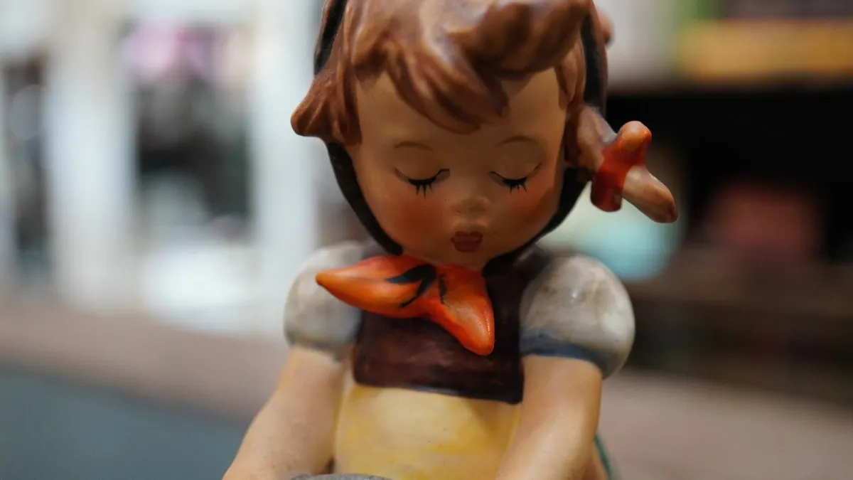 Goebel Hummel Figurine - Be Patient - Image 4