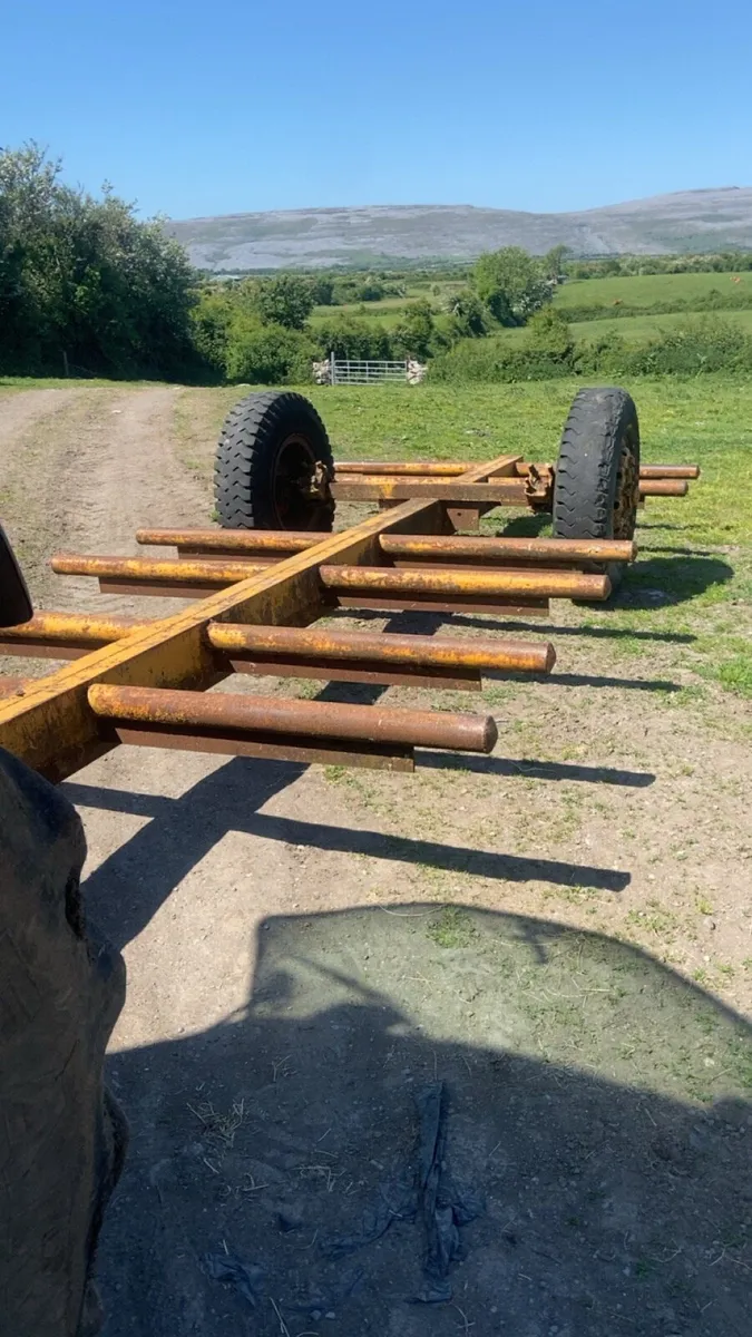 6 Bale trailer - Image 1