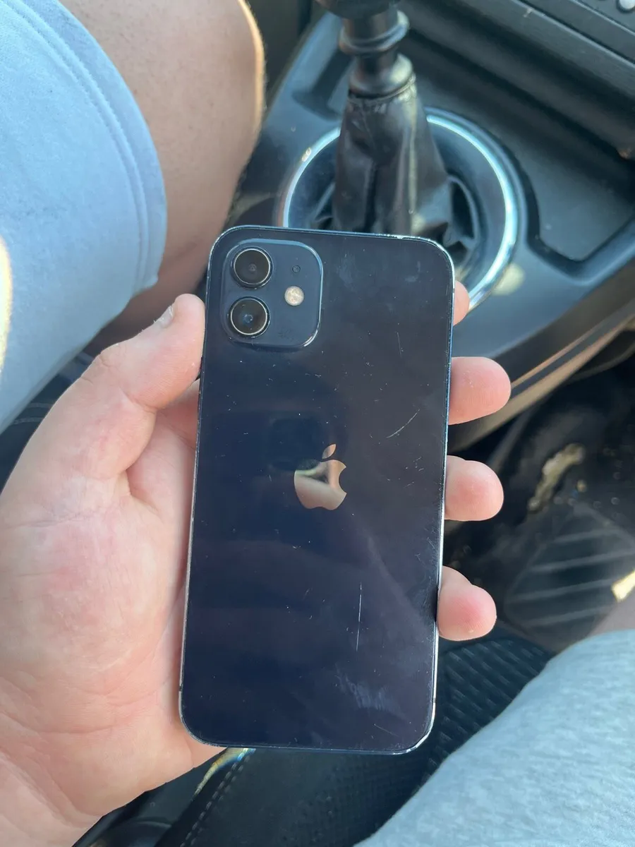 iPhone 12 - Image 2