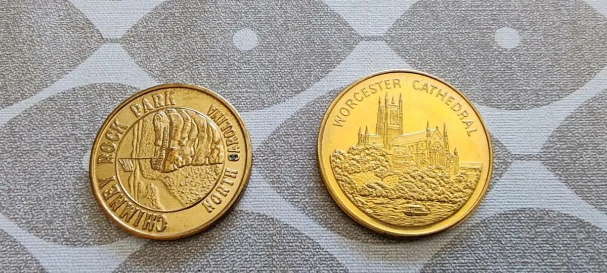 Worcester Cathedral and Chimney Rock Park coins - Image 3
