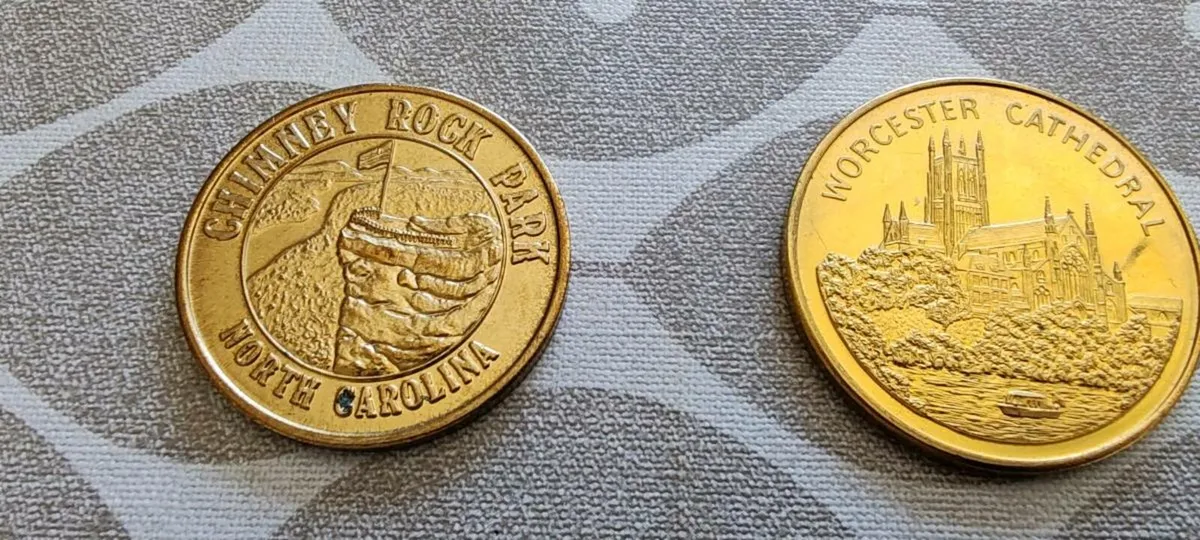 Worcester Cathedral and Chimney Rock Park coins - Image 4
