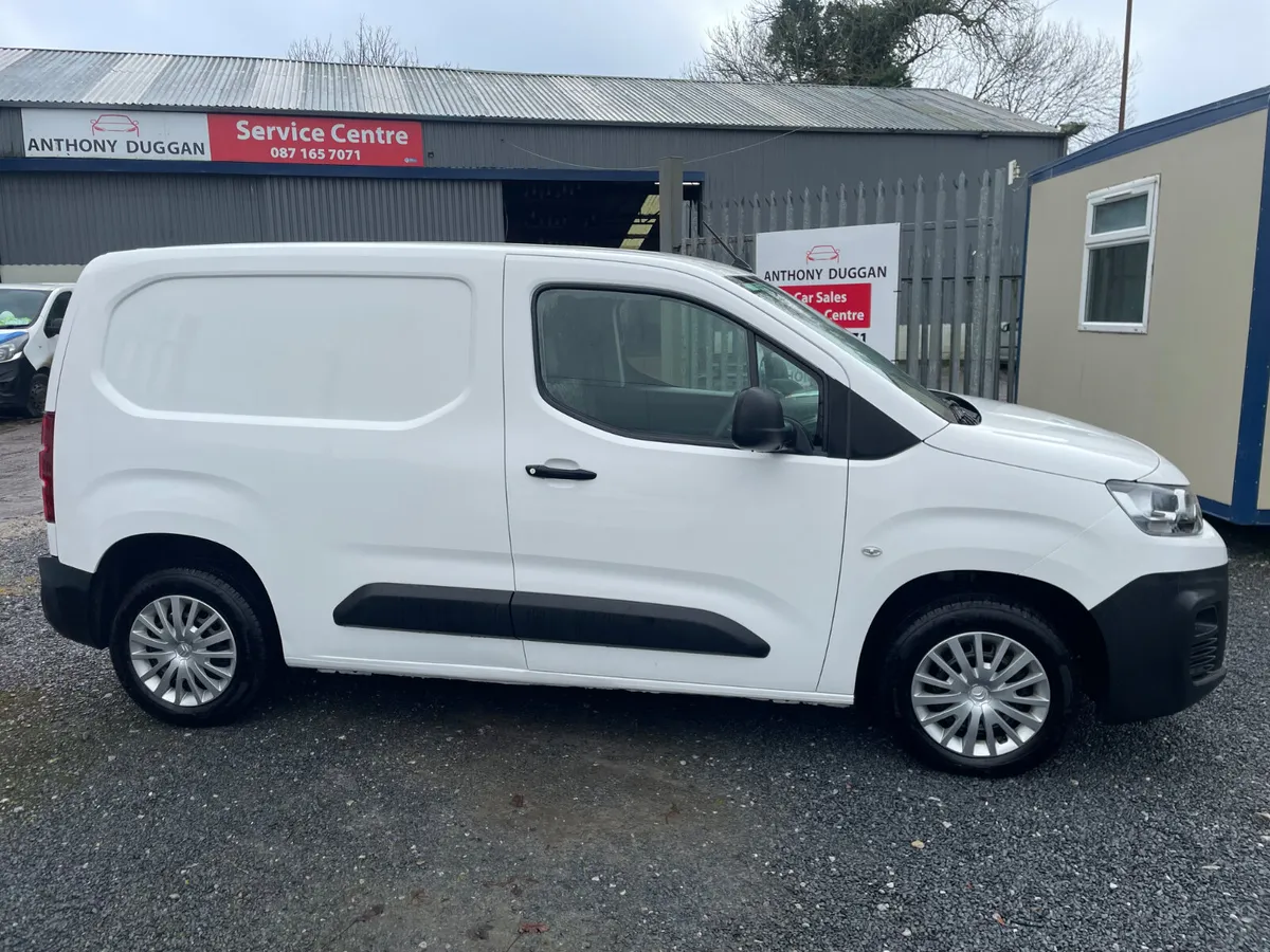 2021 Citroen Berlingo very low kms - Image 2