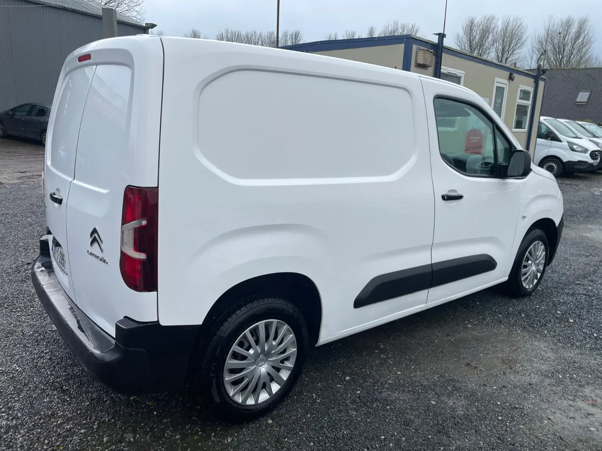 2021 Citroen Berlingo very low kms - Image 3
