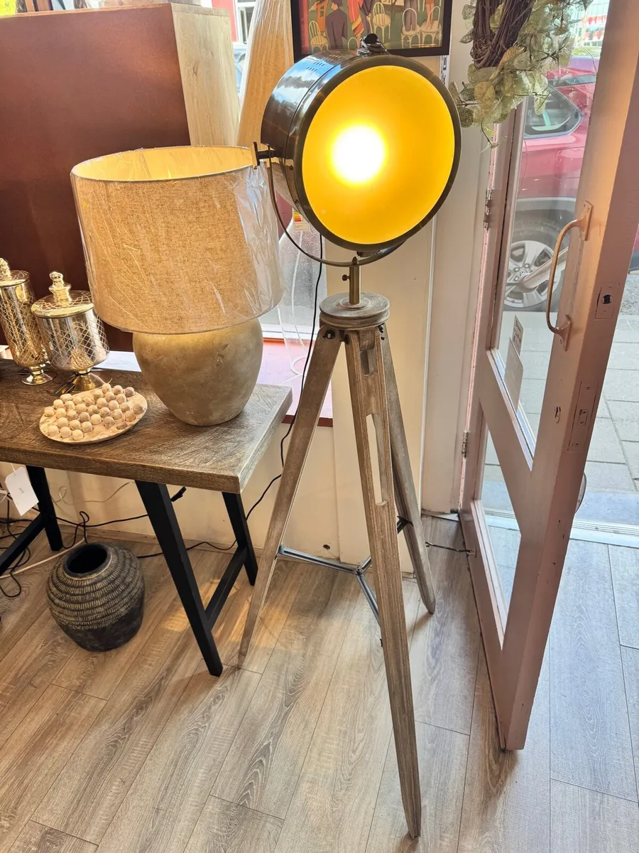 tripod floor lamp - Image 1