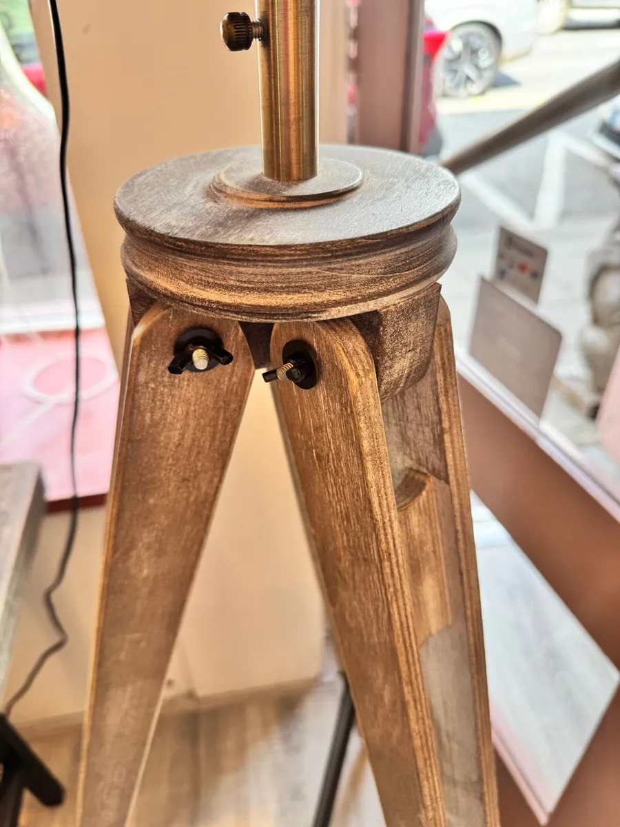 tripod floor lamp - Image 3